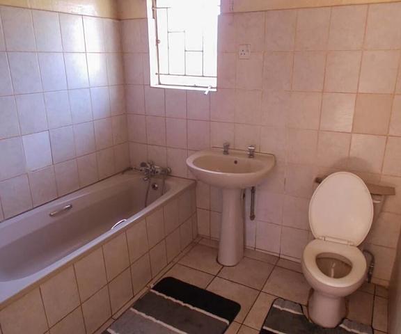 Jojomo Guest House null Lusaka Bathroom