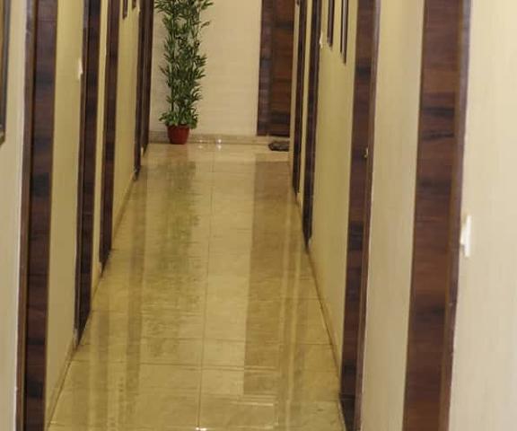 Hotel Vivan Gujarat Gandhinagar travelollobyyyyyy fzmkot