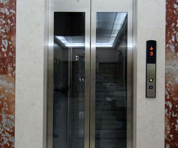 Regent Hotel ( Colaba ) Maharashtra Mumbai lift
