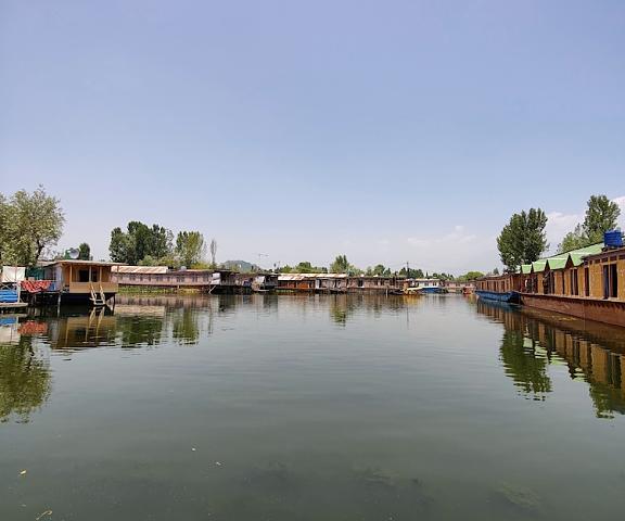 Shiraz Deluxe Houseboat Jammu and Kashmir Srinagar View from Property