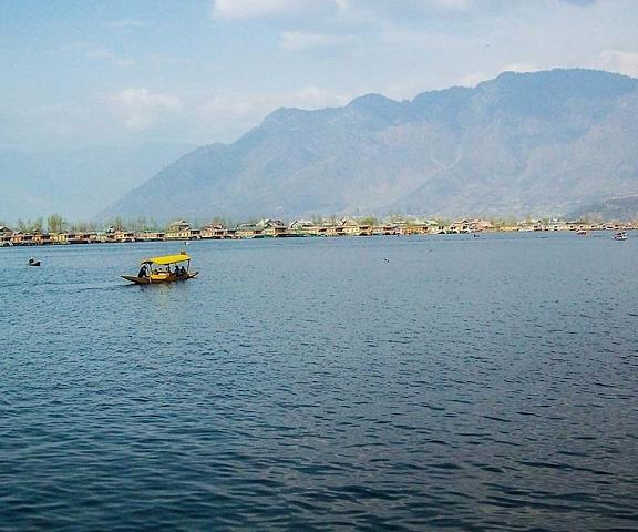 Shiraz Deluxe Houseboat Jammu and Kashmir Srinagar City View from Property