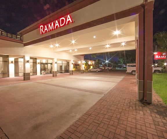 Ramada by Wyndham Houston Intercontinental Airport East Texas Houston Entrance