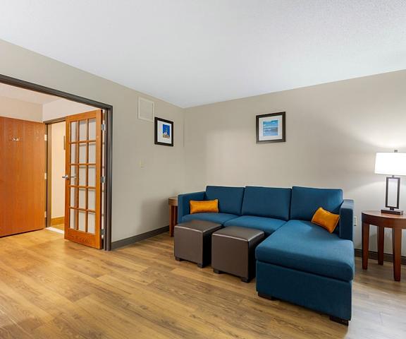 Comfort Inn & Suites Delaware Milford Living Area