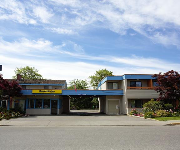 Recreation Inn & Suites British Columbia Kelowna Facade