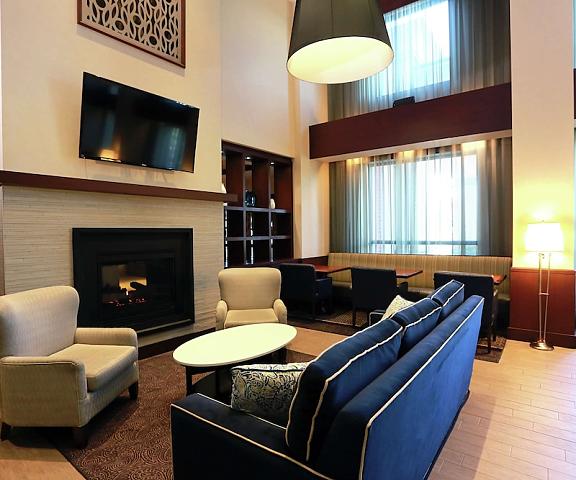 Hampton Inn & Suites by Hilton Laval Quebec Laval Lobby