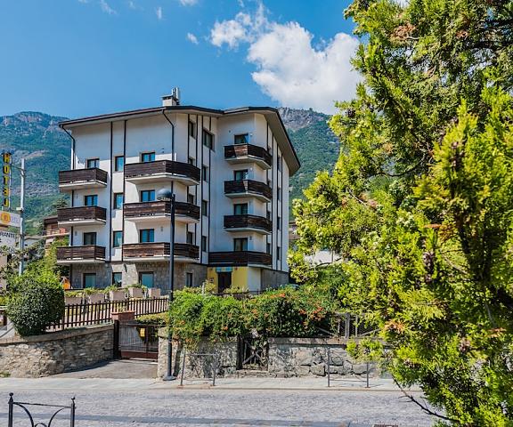 Hotel Au Soleil Valle d'Aosta Saint-Vincent Facade