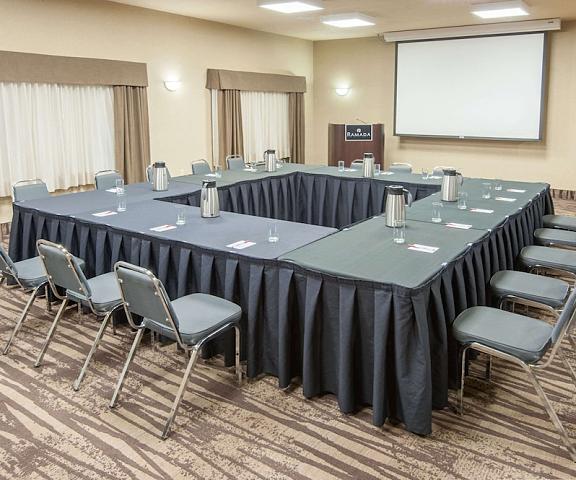 Ramada by Wyndham Drumheller Hotel & Suites Alberta Drumheller Meeting Room