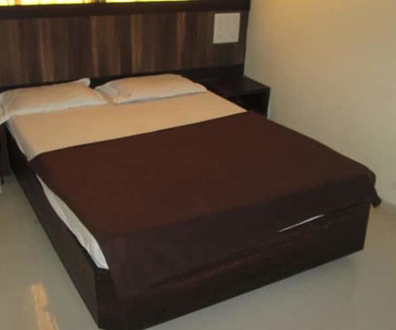 Hotel Sai Aishwarya Inn Maharashtra Shirdi bedroom