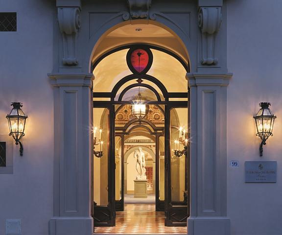 Four Seasons Hotel Firenze Tuscany Florence Entrance