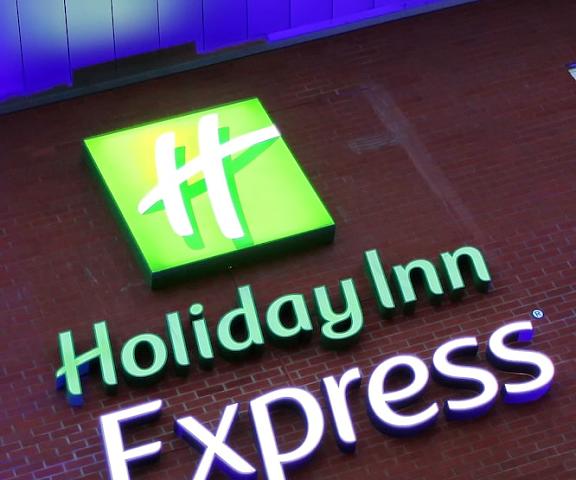 Holiday Inn Express Birmingham Redditch, an IHG Hotel England Redditch Exterior Detail