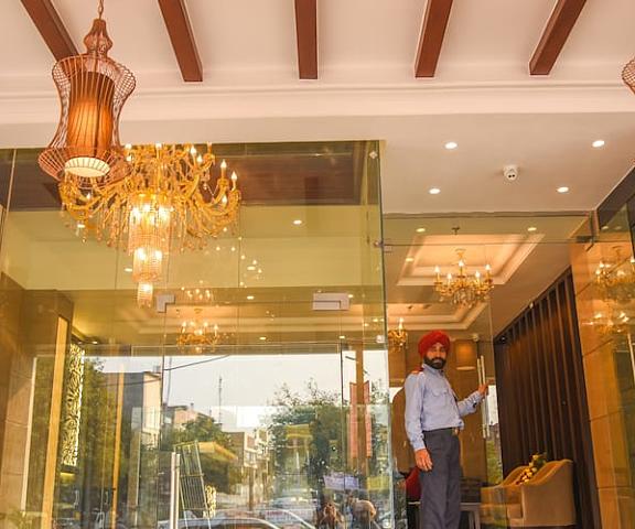 Bharawan Clarks Inn Express Punjab Amritsar entrance mbqiu