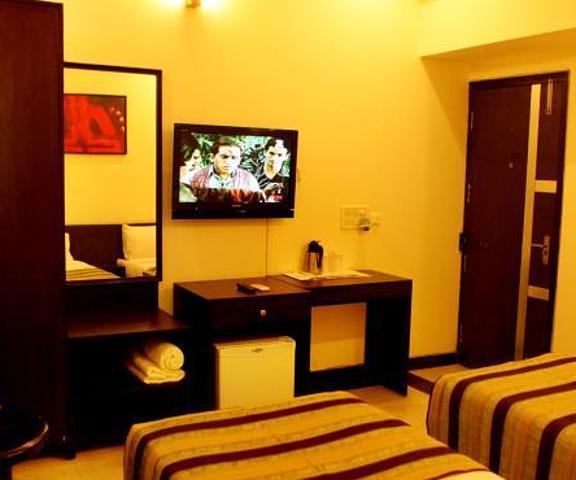 Hotel Holly Hock Residency Haryana Gurgaon Suite Room