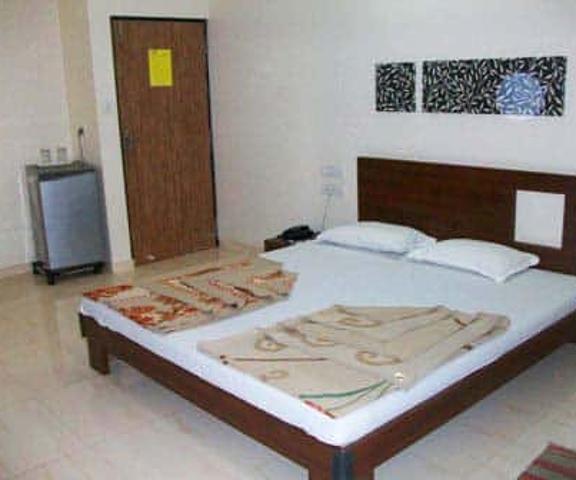 Hotel sunrise Gujarat Vadodara room