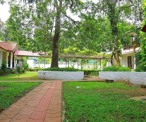 Ayuryogashram Heritage Kerala Thrissur Property Grounds