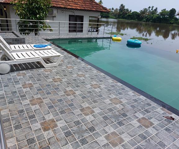 Warmth Lake Haven Kerala Alleppey Pool