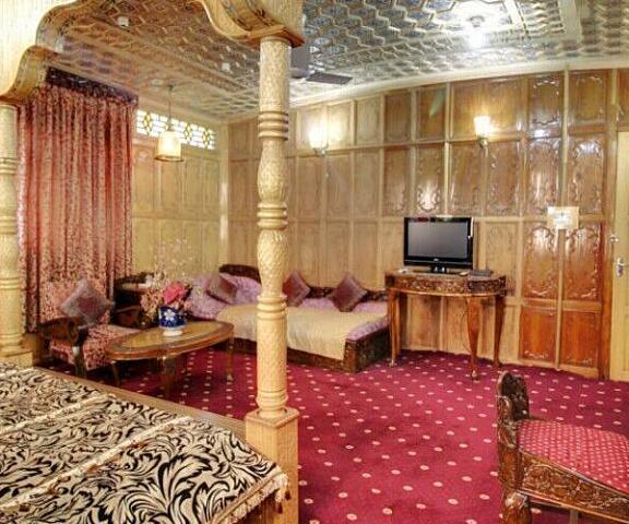 Meena Ride Kashmir Houseboats Jammu and Kashmir Srinagar royal double ac room