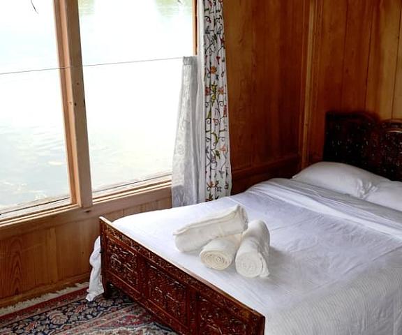 Canada Houseboat Jammu and Kashmir Srinagar Bedroom