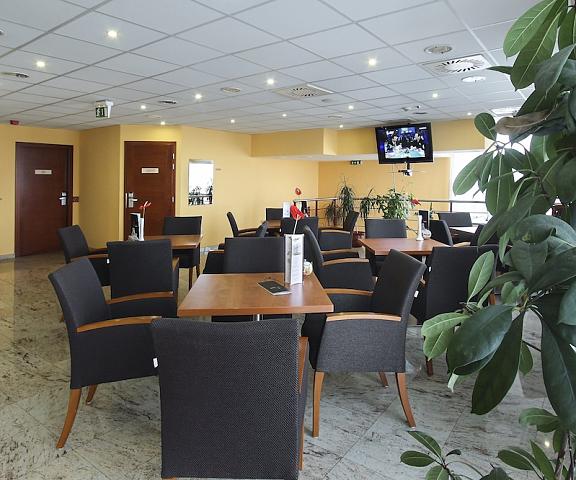 Airport Hotel Budapest null Vecses Lobby