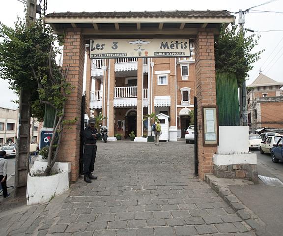 Guest House Les 3 Metis null Antananarivo Entrance