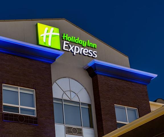 Holiday Inn Express Hotel & Suites Airdrie-Calgary North, an IHG Hotel Alberta Airdrie Exterior Detail