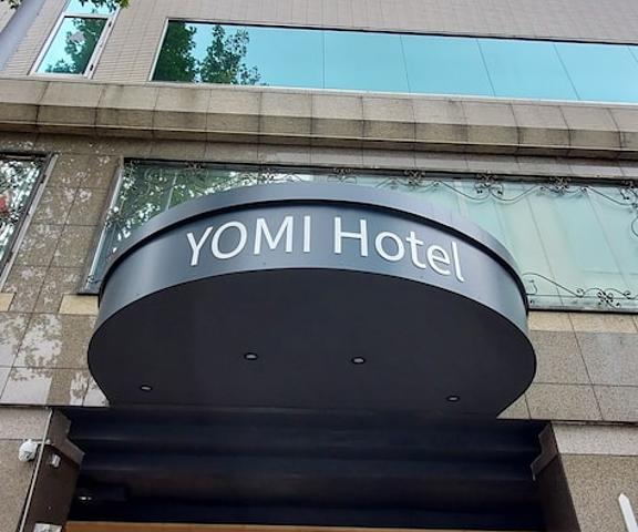 Yomi Hotel - MRT Shuanglian Station null Taipei Exterior Detail