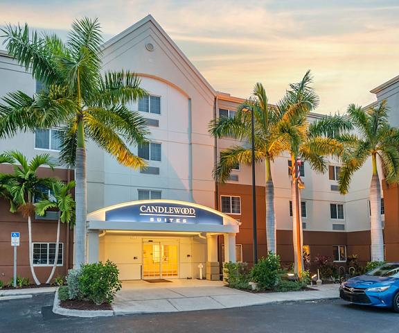 Candlewood Suites Fort Myers Sanibel Gateway, an IHG Hotel Florida Fort Myers Exterior Detail