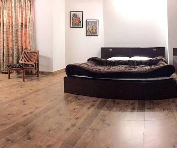 Hotel Chail Residency Himachal Pradesh Chail Family Suite Living Area