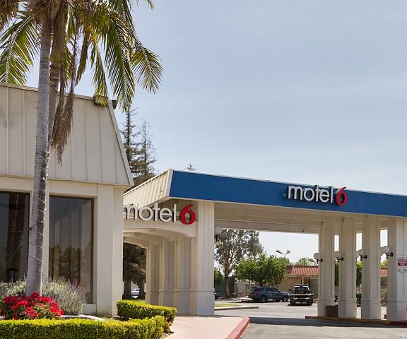 Motel 6 Claremont, CA California Claremont Entrance