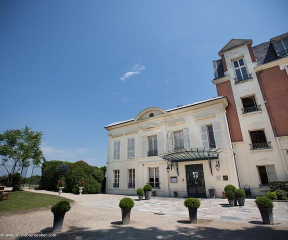 Pavillon Henri IV Ile-de-France Saint-Germain-en-Laye Entrance