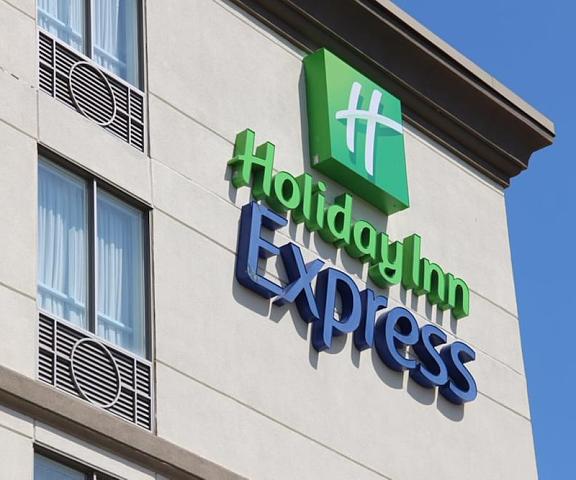 Holiday Inn Express & Suites Huntsville, an IHG Hotel Ontario Huntsville Exterior Detail