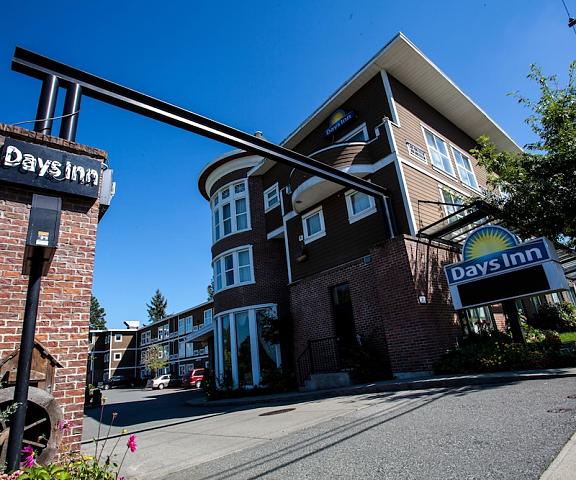 Days Inn by Wyndham Surrey British Columbia Surrey Entrance