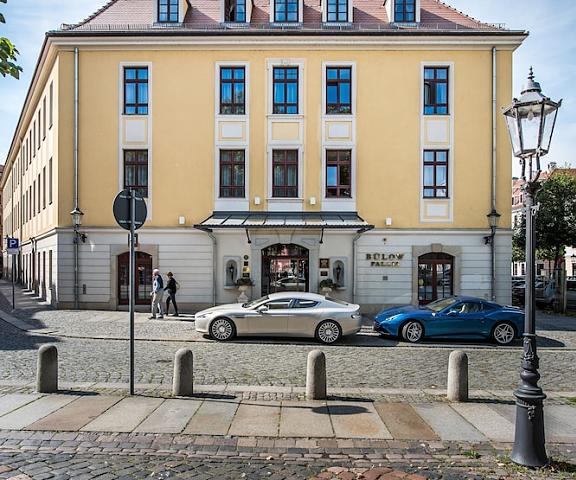 Relais & Châteaux Hotel Bülow Palais Saxony Dresden Entrance