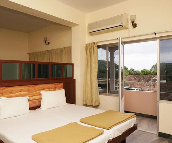 Hotel Shivas Residency Tamil Nadu Kanyakumari Deluxe bedroom