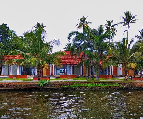 Punnamada Backwater Resort Kerala Alleppey Villa with Private Pool
