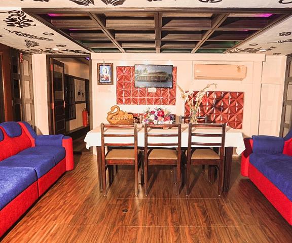 Cosy Houseboat Kerala Alleppey 1025