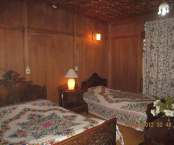 Wangnoo Houseboats Jammu and Kashmir Srinagar Room