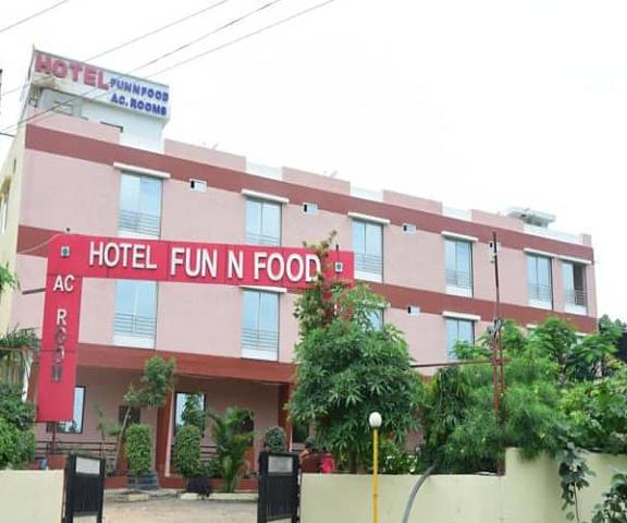 Hotel Fun N Food Madhya Pradesh Mandu Facade