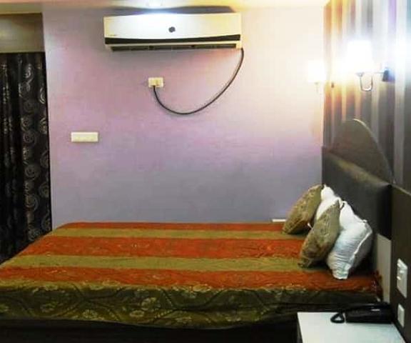 Hotel Om Regency Jharkhand Ranchi bedroom