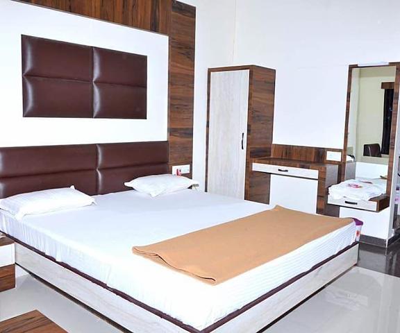 The New Holiday Inn Gujarat Mehsana Room
