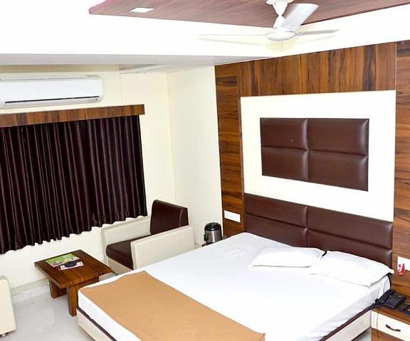 The New Holiday Inn Gujarat Mehsana Room