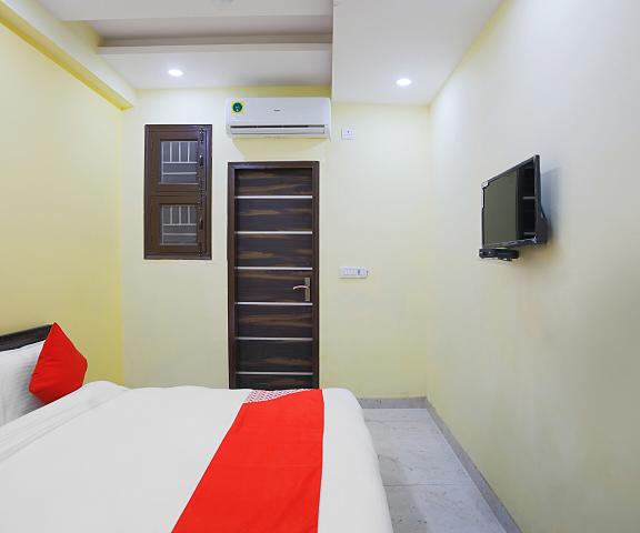 OYO Flagship 65547 Hotel The Geetika Palace Uttar Pradesh Ghaziabad Room