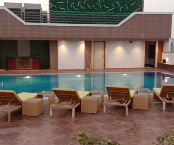 Hotel Pinnacle Gate Uttar Pradesh Varanasi Swimming Pool