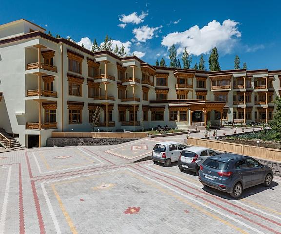 Hotel Leh Plaza Jammu and Kashmir Leh Parking