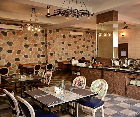 AM Hotel Kollection: The Summer House, Pachmarhi Madhya Pradesh Pachmarhi Food & Dining
