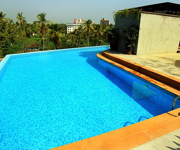 Yash International Hotel Kerala Kozhikode Pool