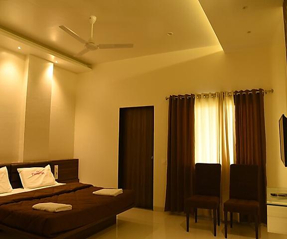 Hotel Pushpak Maharashtra Satara Deluxe AC Room