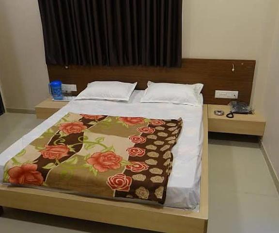Hotel Midtown inn Maharashtra Trimbakeshwar bedroom