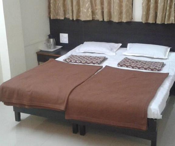 Hotel Shreeman Maharashtra Satara 0000062018	Deluxe Double Room