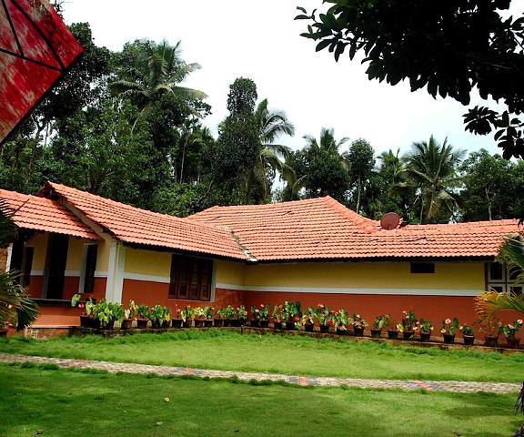 Chandragiri Bungalow by VOYE HOMES Kerala Wayanad Entrance