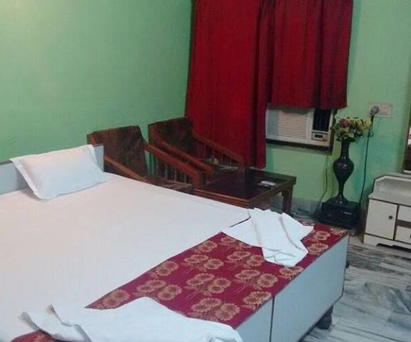 Saraswati hotel Uttar Pradesh Mughalsarai bedroom
